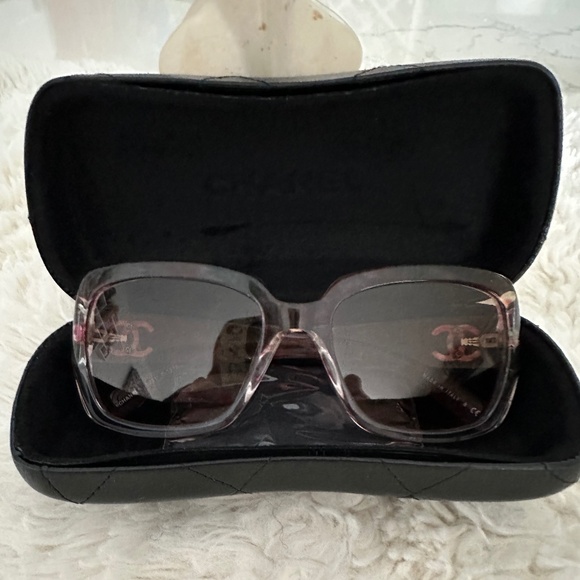 CHANEL SUNGLASSES - Picture 1 of 7
